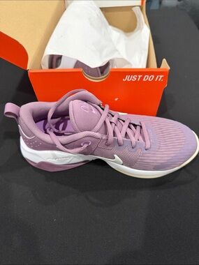 Nike Women's Zoom Bella 6 Sneakers - Lavender/Purple
